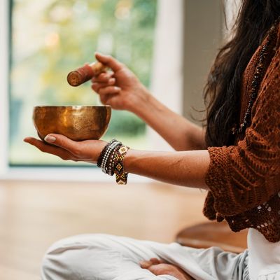 A woman holding a singing bowl. Photo credit: https://unsplash.com/photos/VsI_74zRzAo 